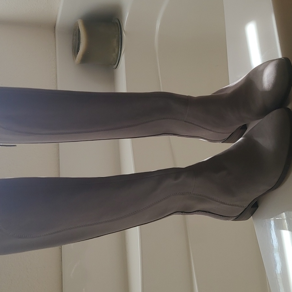 New no box size 6.5 Louise et Cie boots